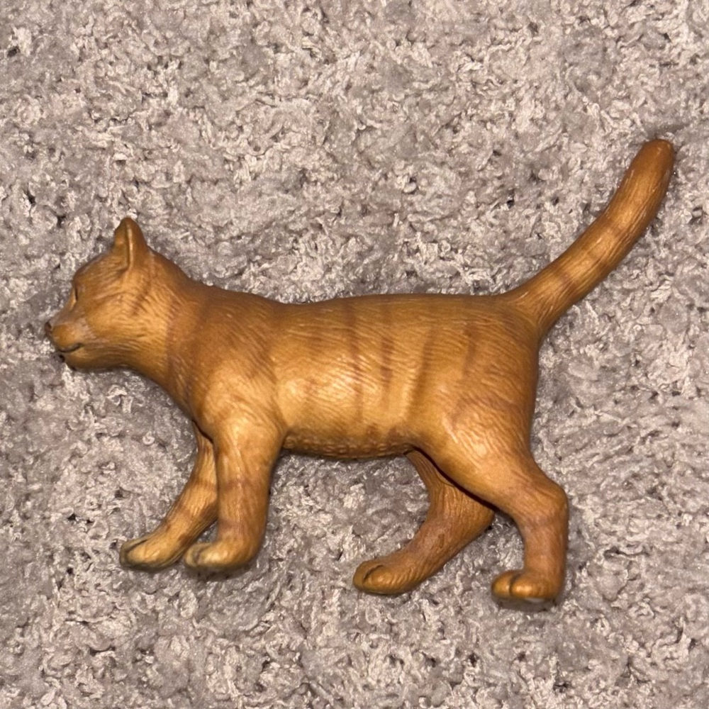 💛Realistic Brown Tan Cat Figurine